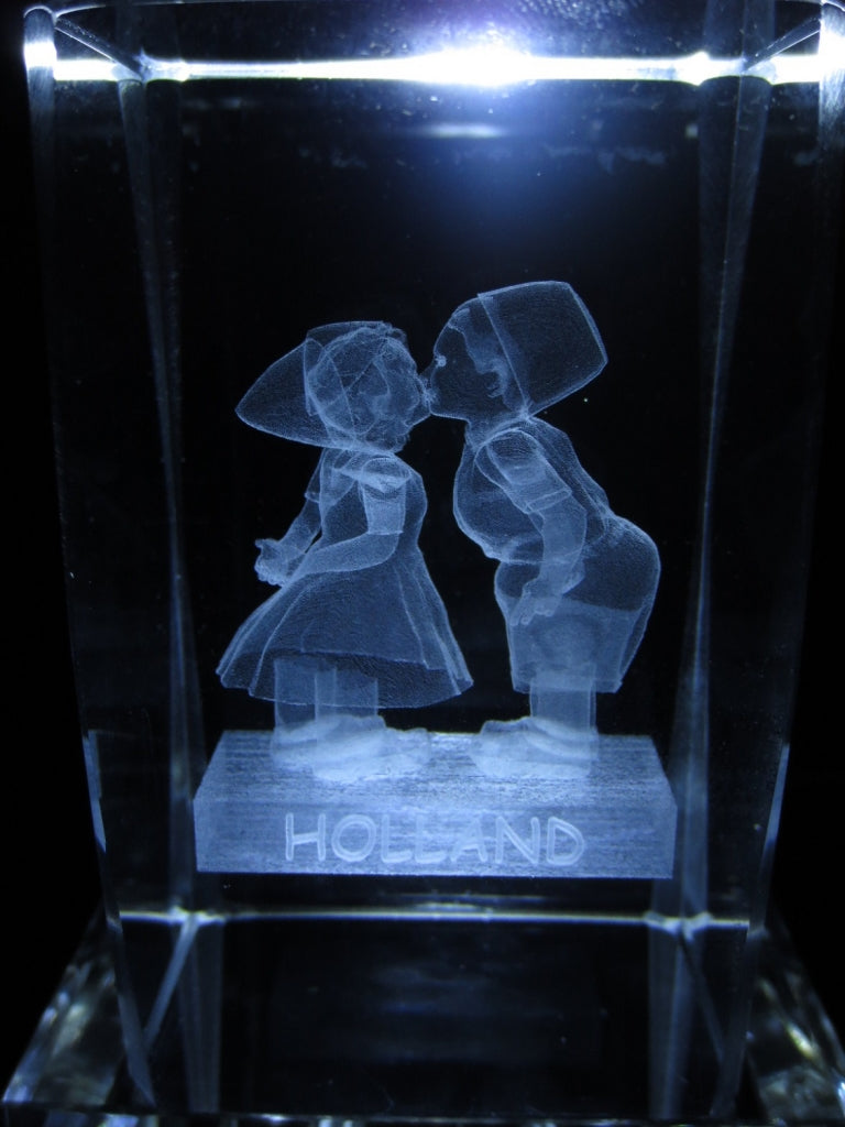 3D Crystal Laser Engraved Block – Kissing Couple with Holland