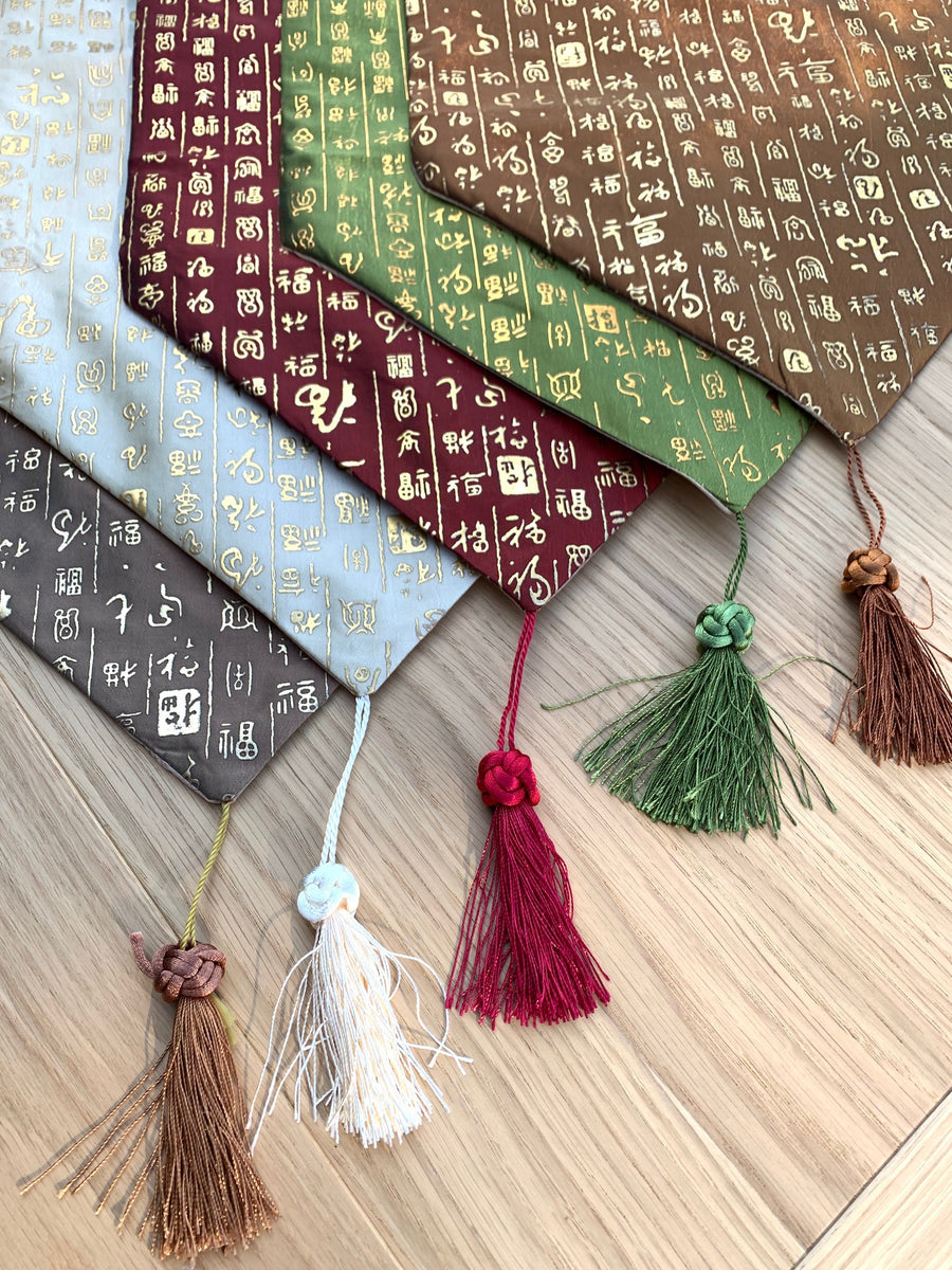 Elegant Embroidered Table Runner – Burgundy Decorative Table Cloth