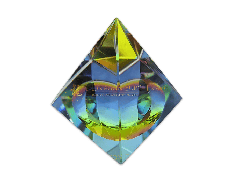 Gekleurde kristalpiramide 5 × 5 cm