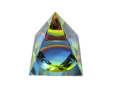 Gekleurde kristalpiramide 7 × 7 cm